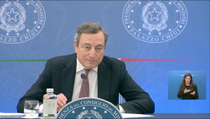 Draghi in conferenza stampa spiega le misure del Governo e blindare i partiti